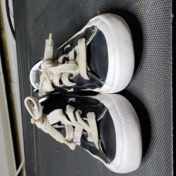 Converse All Star Chuck Taylor boys size 1.5 black and white sneakers - Picture 3 of 5